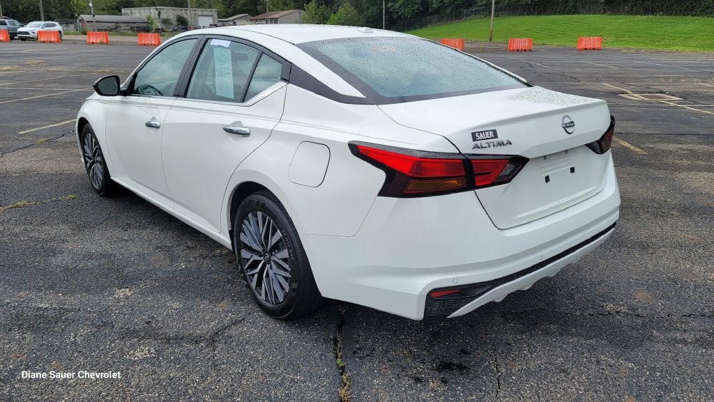 Used 2025 Nissan Altima 2.5 SV FWD image 9