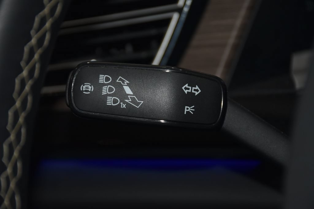 Used 2025 Volkswagen Atlas SEL AWD/4WD image 11