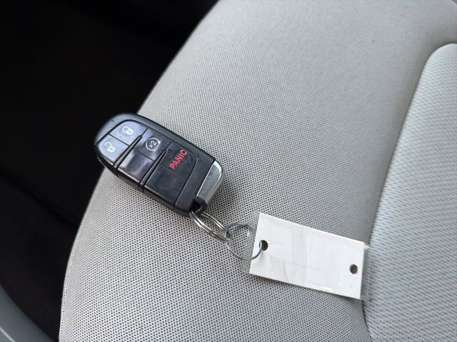 Used 2016 Jeep Renegade Latitude w/ Popular Equipment Group image 34