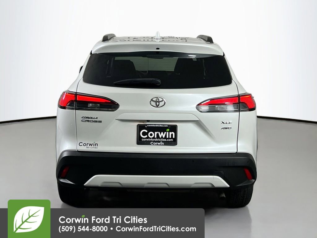 Used 2023 Toyota Corolla Cross XLE image 13