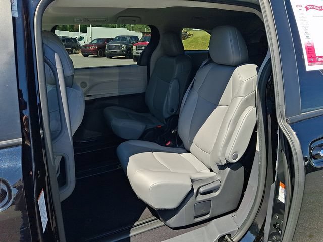 Used 2024 Toyota Sienna XLE FWD image 10