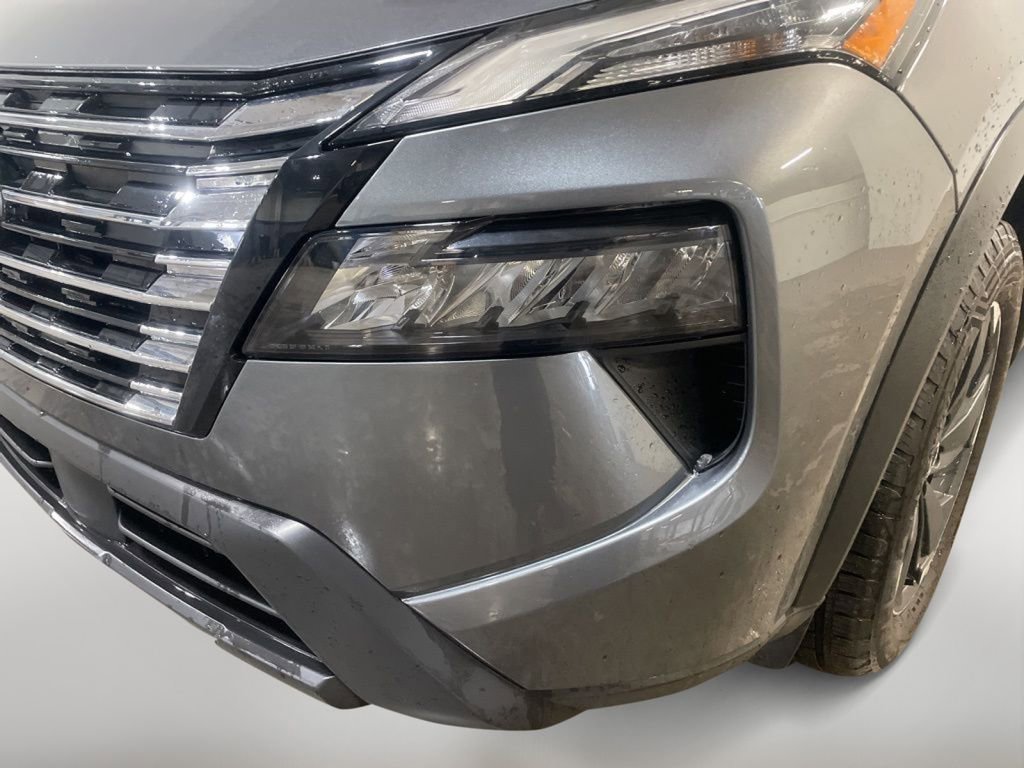 Used 2024 Nissan Rogue SV image 10