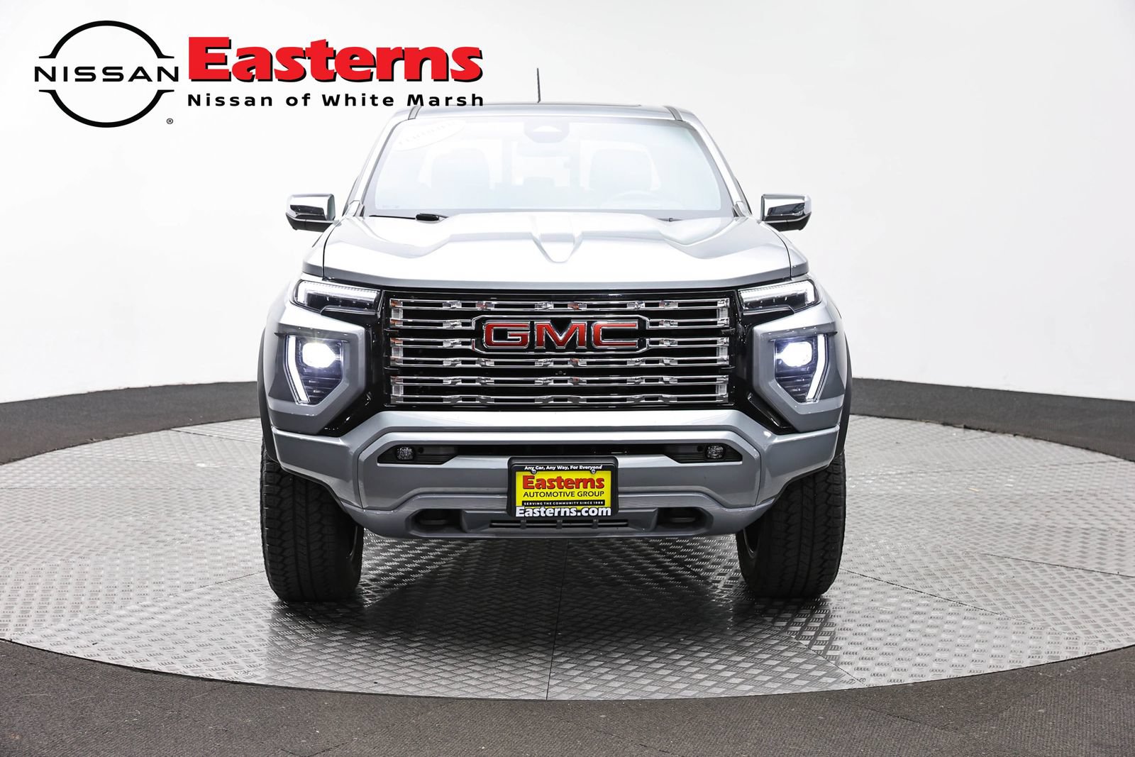 Used 2024 GMC Canyon Denali AWD/4WD image 2
