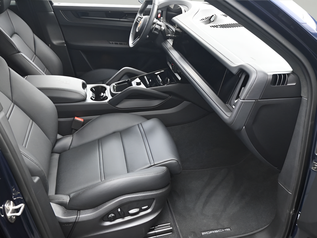 Certified 2026 Porsche Cayenne GTS AWD/4WD image 11