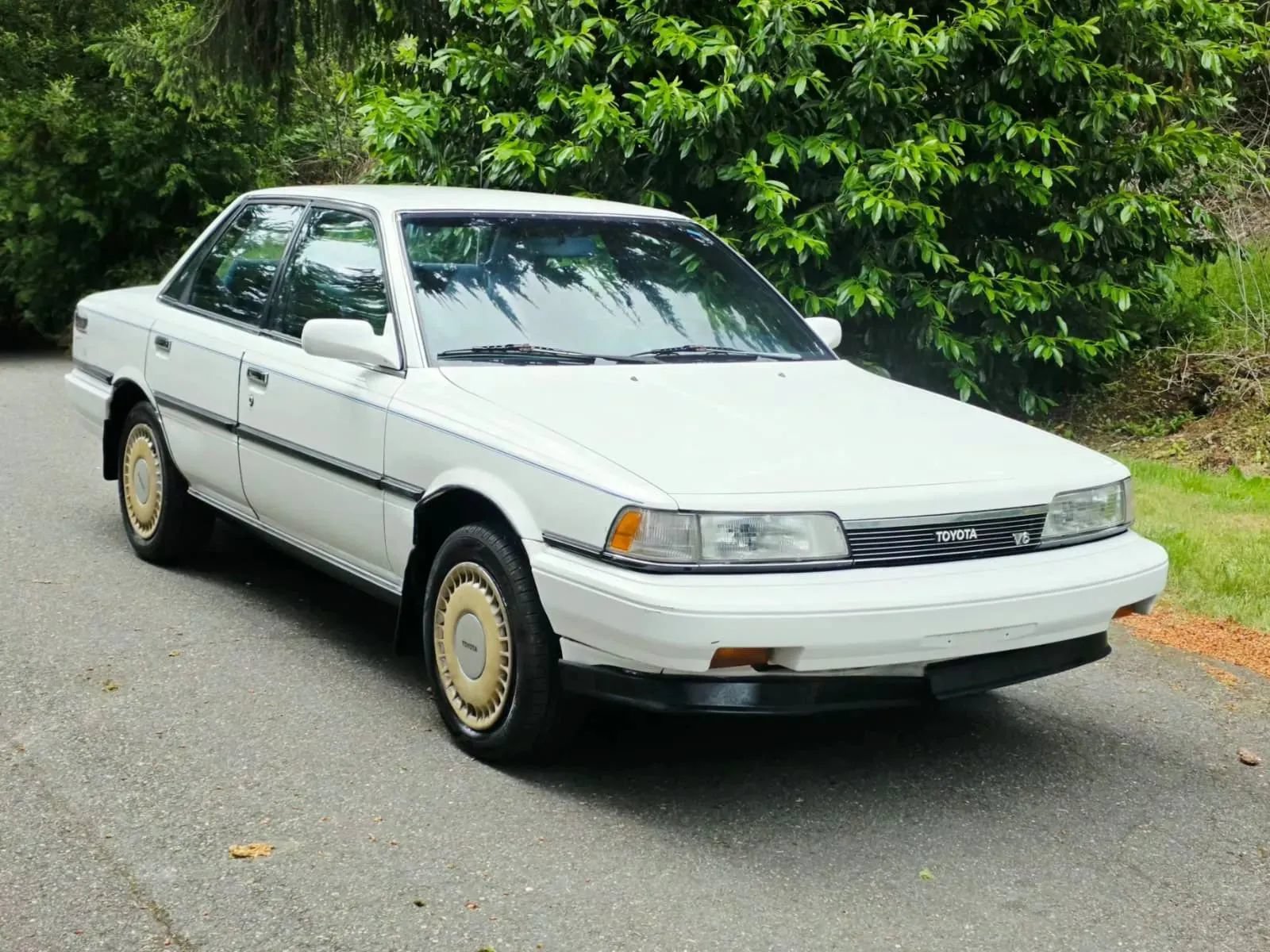 Used 1990 Toyota Camry LE FWD image 7