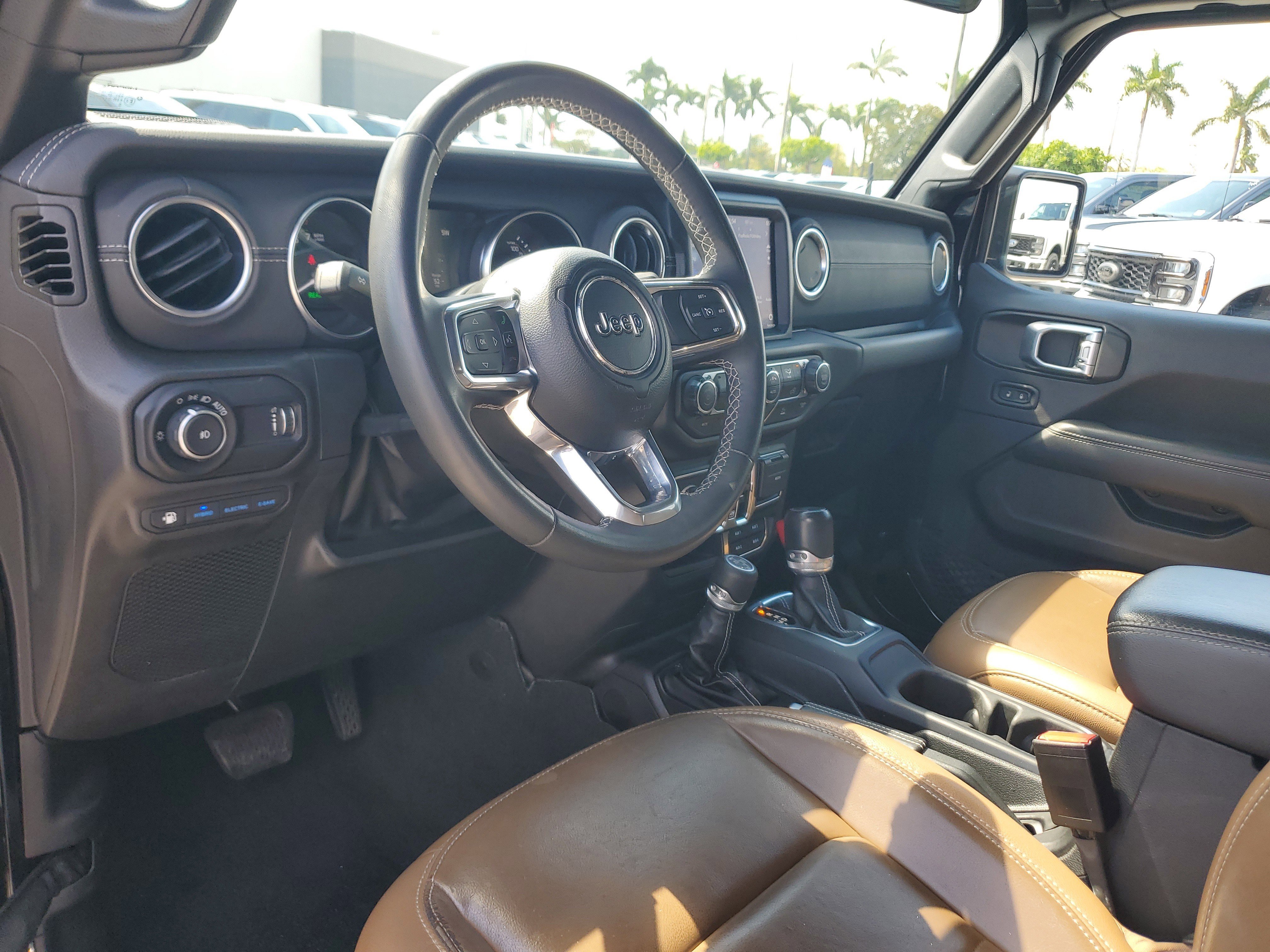 Used 2023 Jeep Wrangler Unlimited Sahara image 9
