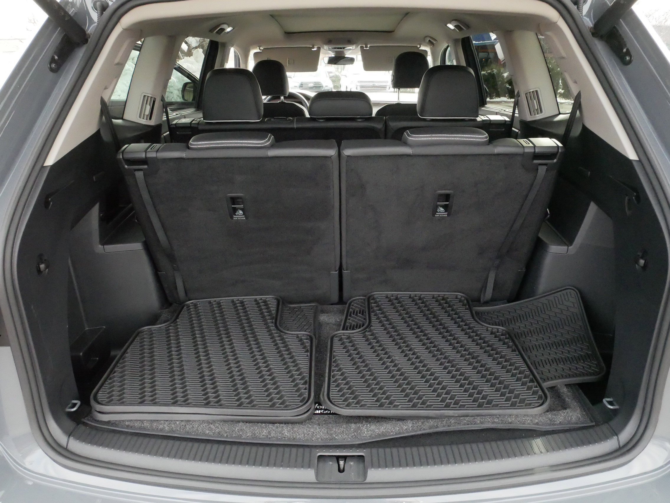 Certified 2025 Volkswagen Atlas SEL Premium R-Line image 18