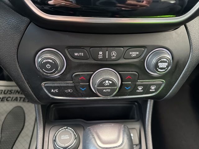 Used 2020 Jeep Cherokee Limited image 24