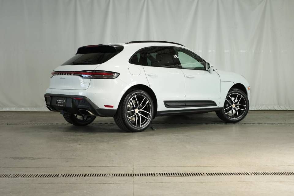 Certified 2025 Porsche Macan AWD/4WD image 7
