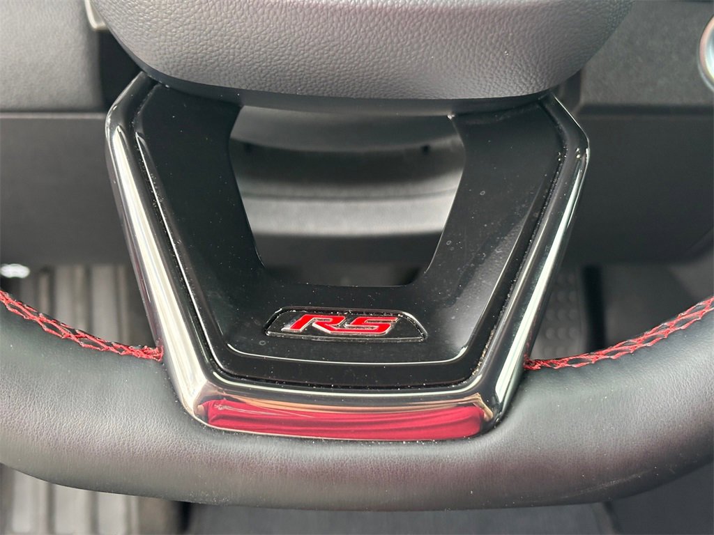 Used 2025 Chevrolet Traverse RS image 19