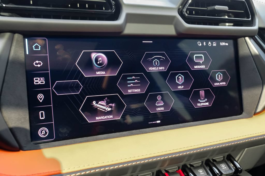 Used 2025 Lamborghini Urus SE AWD/4WD image 31