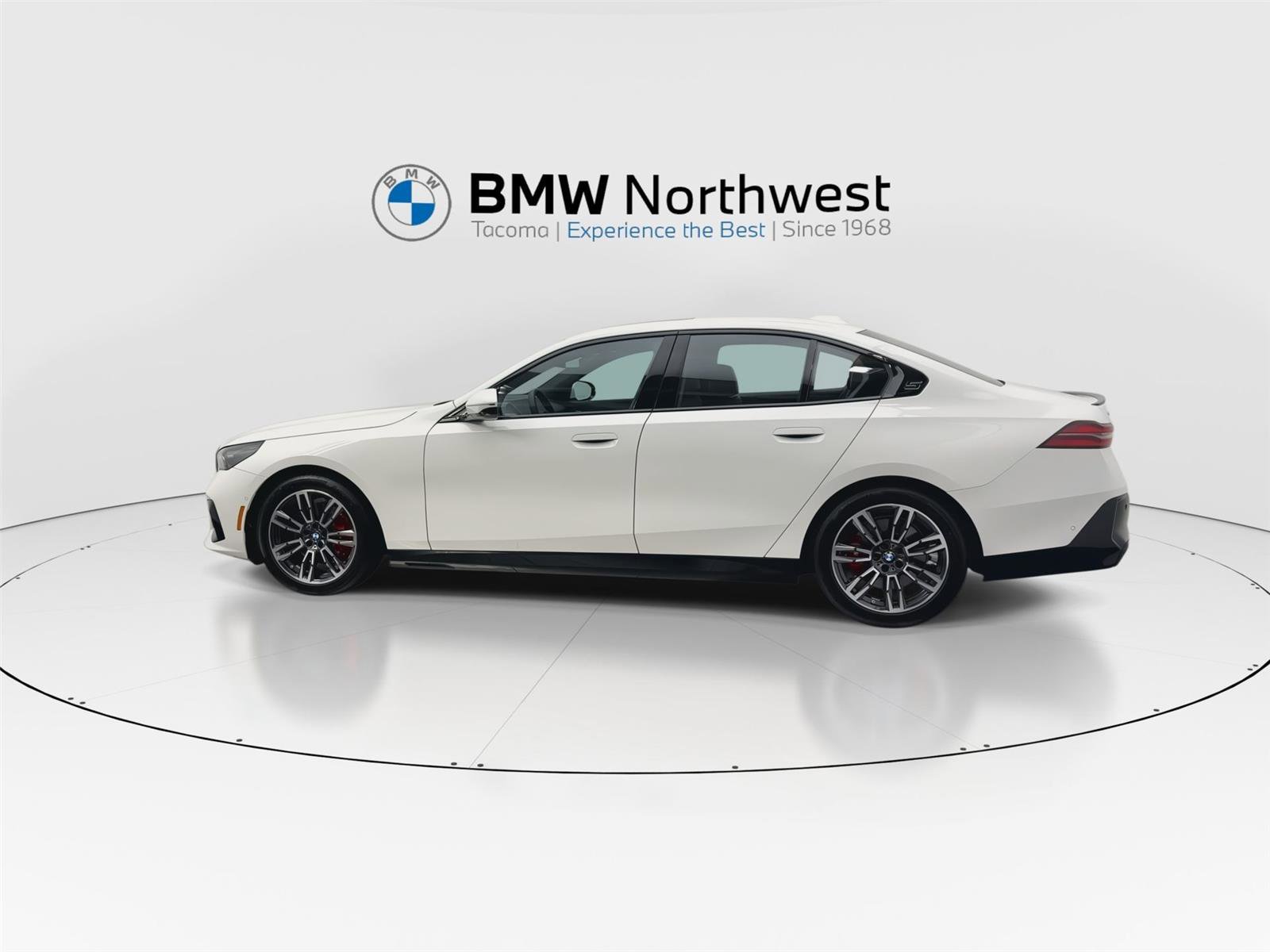 Used 2025 BMW 530i xDrive w/ M Sport Package AWD/4WD image 11