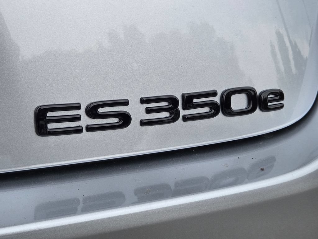 New 2026 Lexus ES 350e FWD image 8