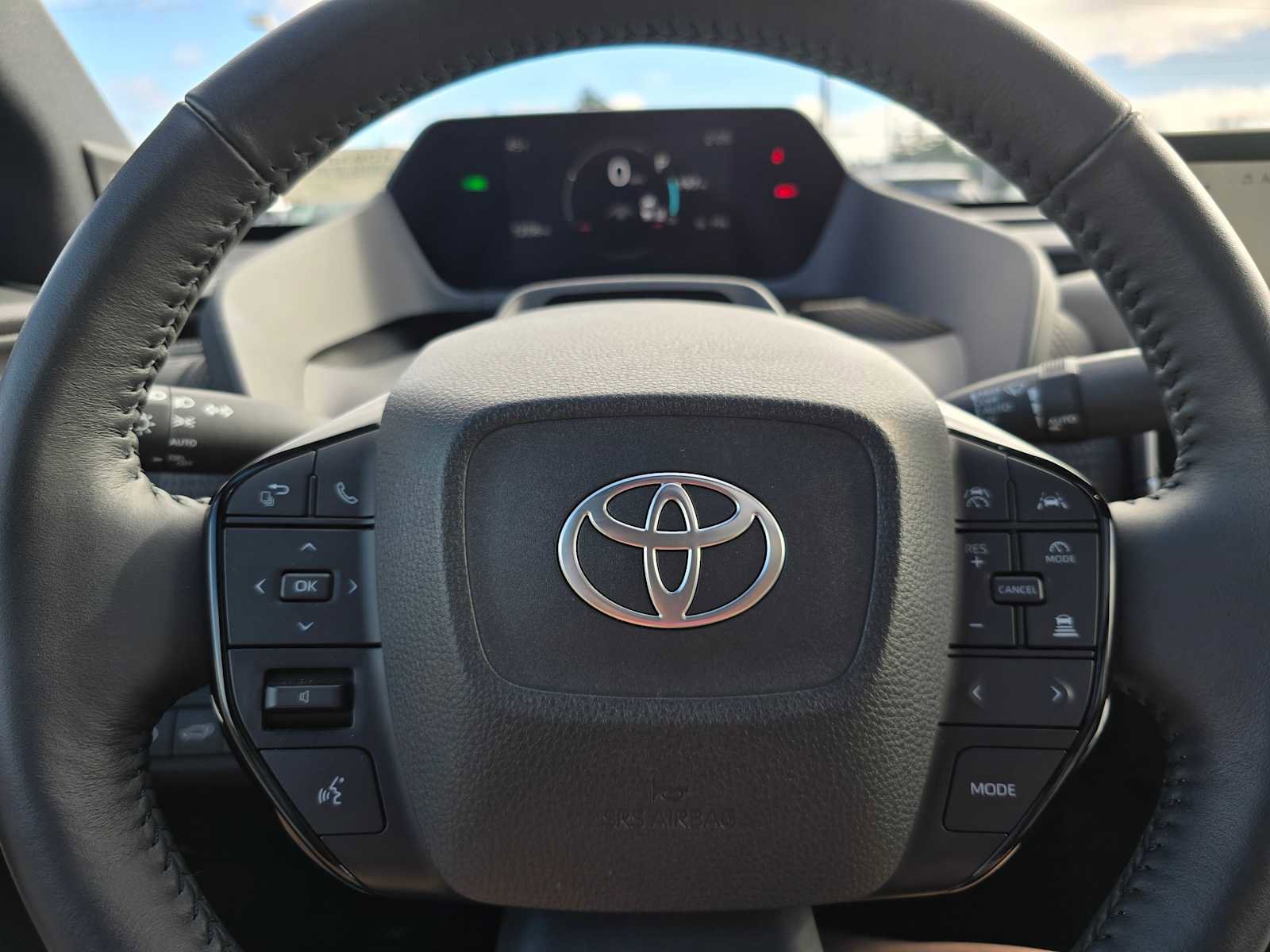 Certified 2025 Toyota bZ4X AWD image 31