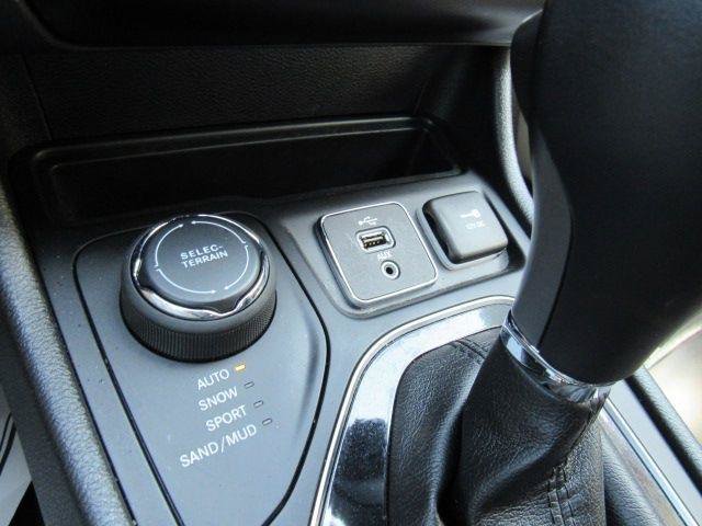 Used 2019 Jeep Cherokee Limited AWD/4WD image 35
