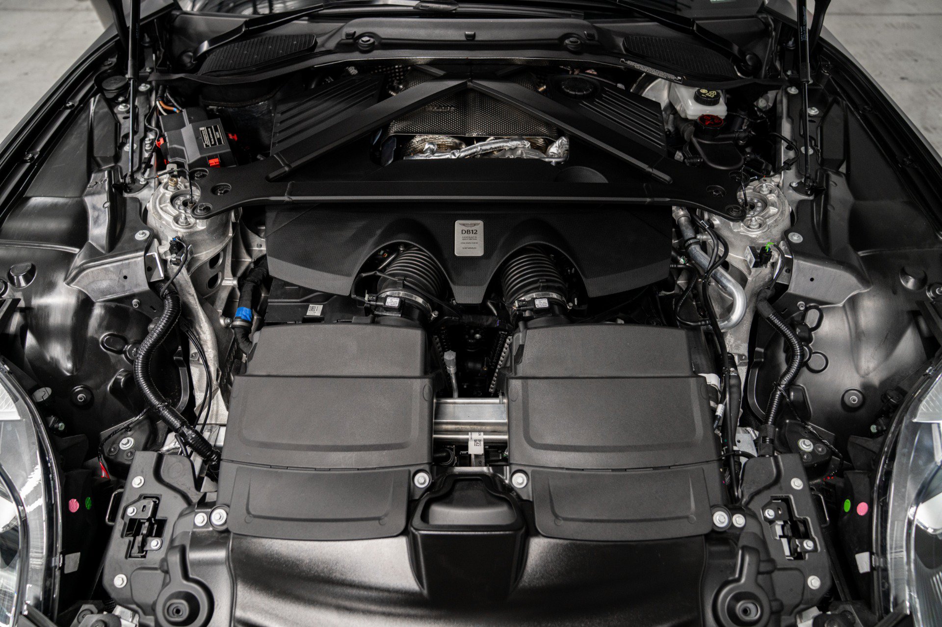 Used 2025 Aston Martin DB12 Convertible RWD image 11