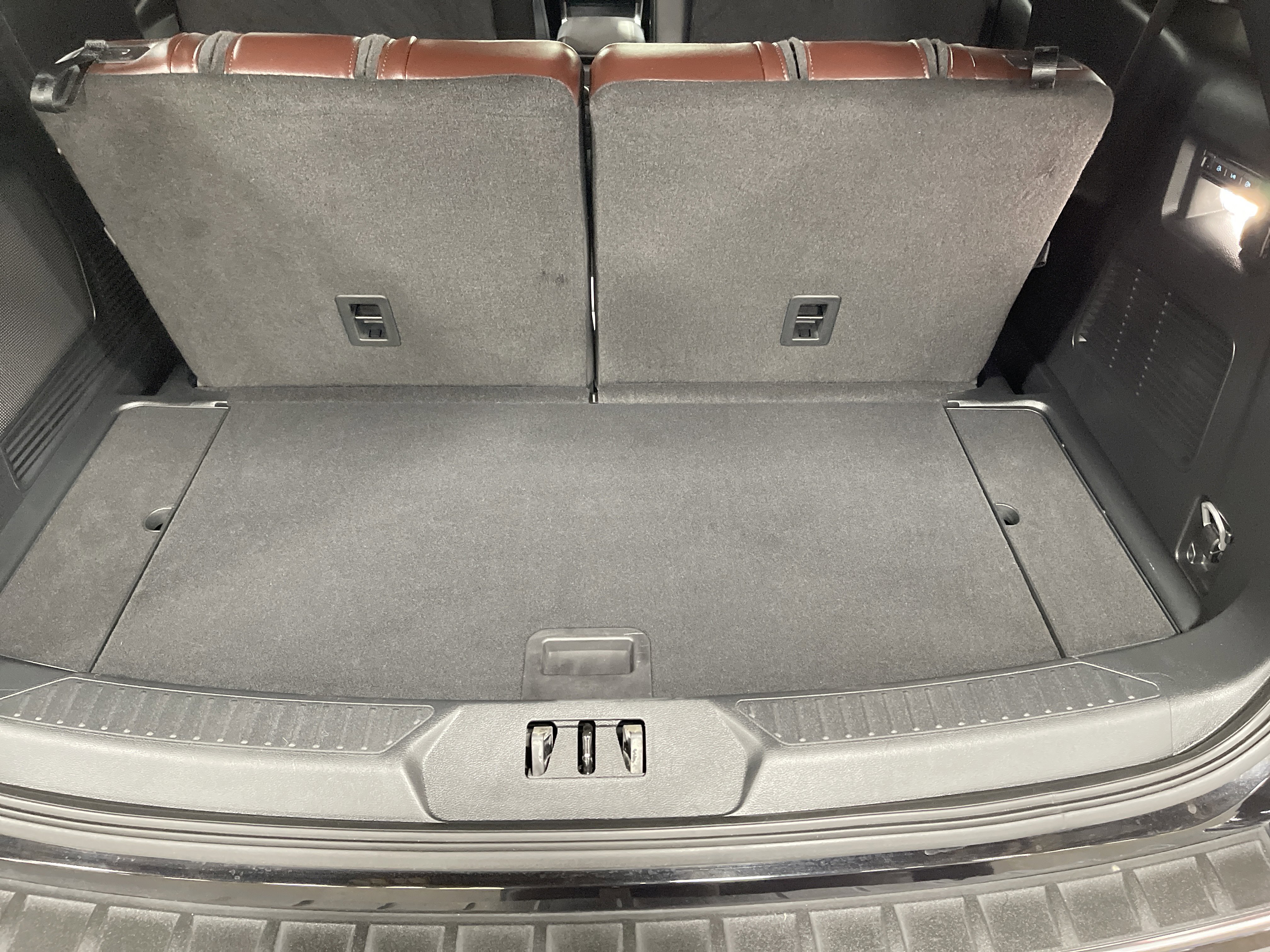 Used 2024 Ford Explorer Platinum w/ Technology Package image 15