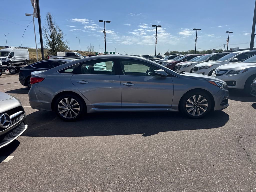 Used 2016 Hyundai Sonata Sport w/ Option Group 1V FWD image 7