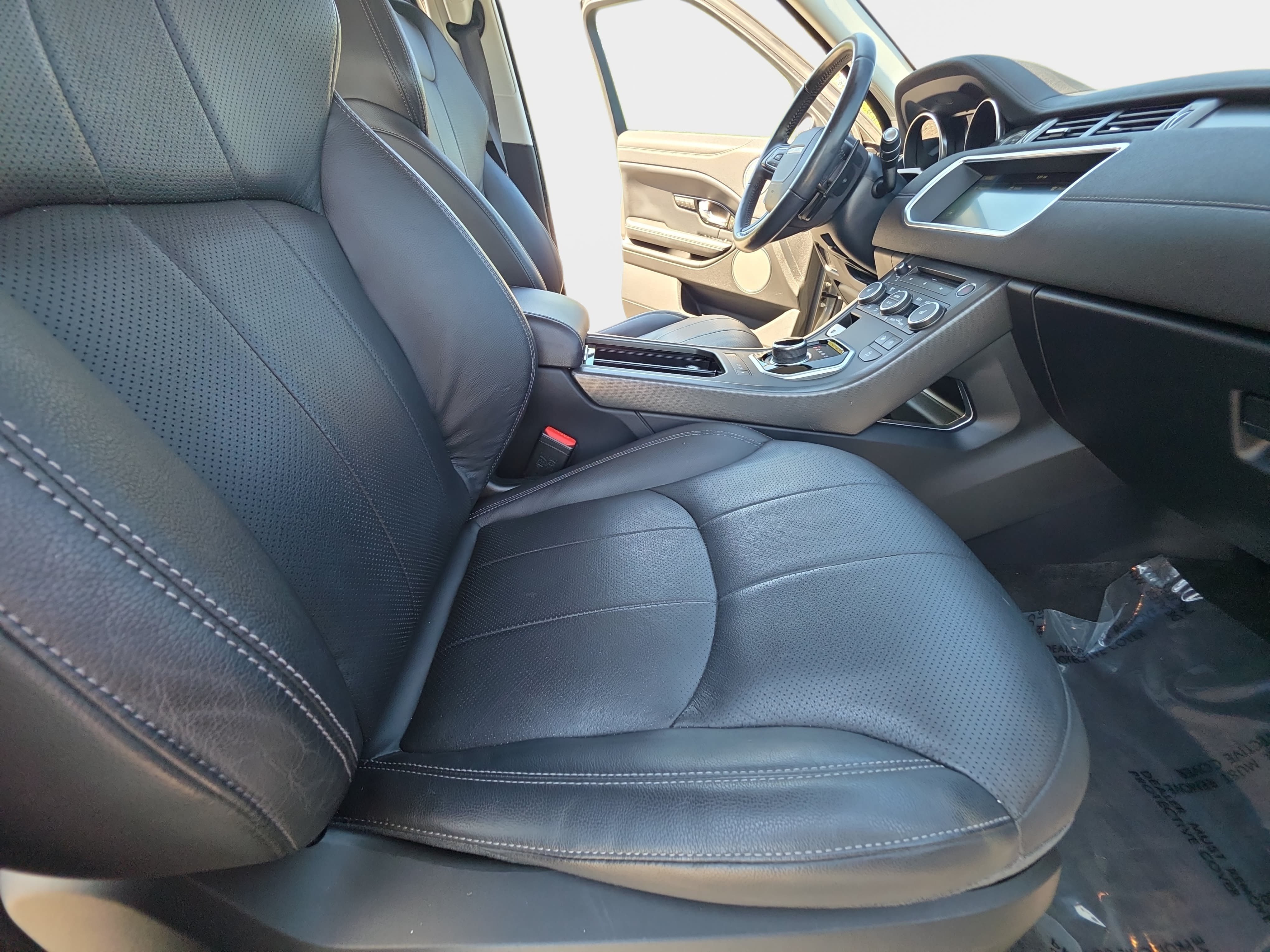 Used 2018 Land Rover Range Rover Evoque SE AWD/4WD image 10