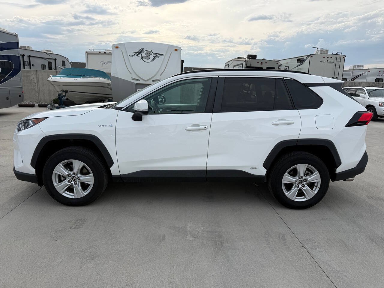 Used 2021 Toyota RAV4 XLE AWD/4WD image 6