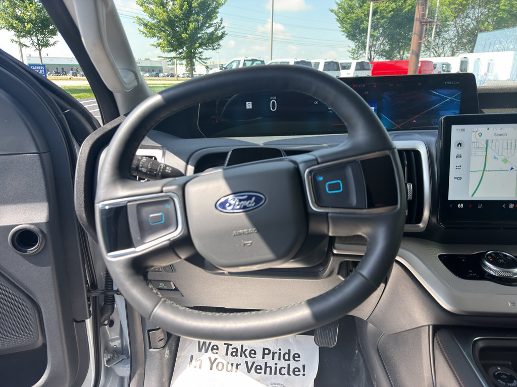 Used 2025 Ford Expedition Active AWD/4WD image 12