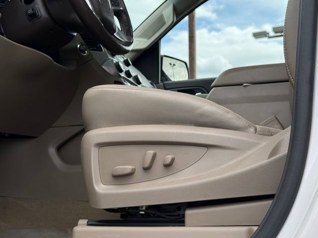 Used 2018 GMC Yukon XL SLT w/ Open Road Package AWD/4WD image 17