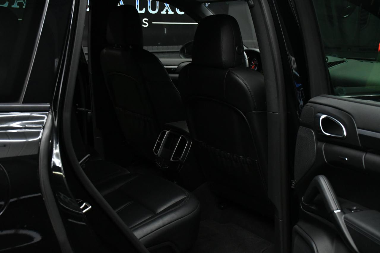 Used 2014 Porsche Cayenne S w/ Comfort Plus Package AWD/4WD image 33
