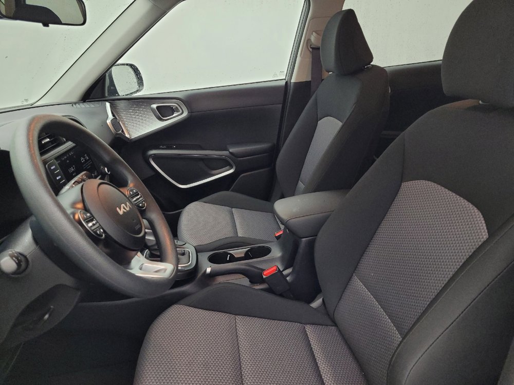 Used 2025 Kia Soul LX image 17