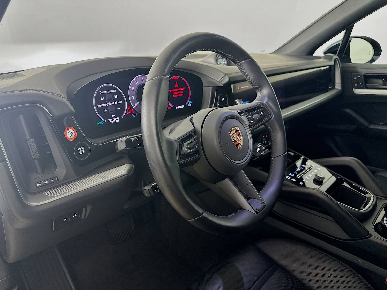 Used 2025 Porsche Cayenne E-Hybrid AWD/4WD image 33