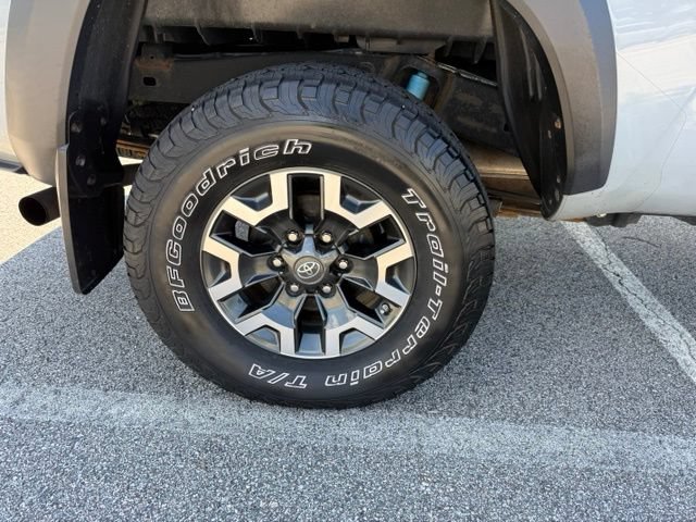Used 2019 Toyota Tacoma TRD Off-Road w/ Technology Package AWD/4WD image 14