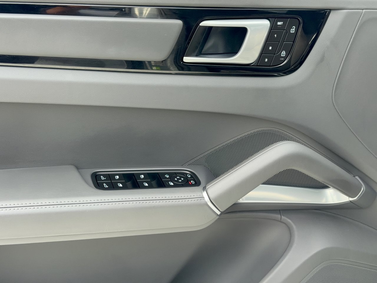 Certified 2022 Porsche Cayenne Turbo AWD/4WD image 15