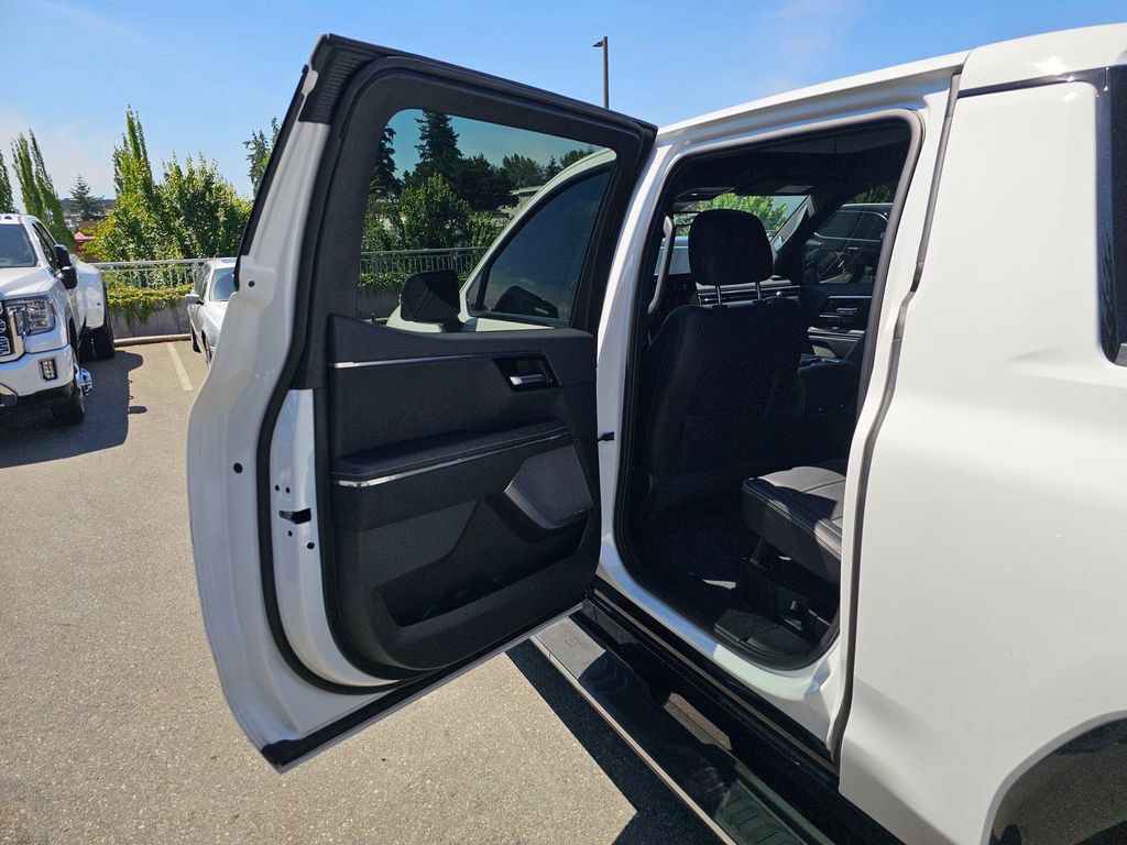 Used 2025 GMC Sierra EV Denali AWD/4WD image 16