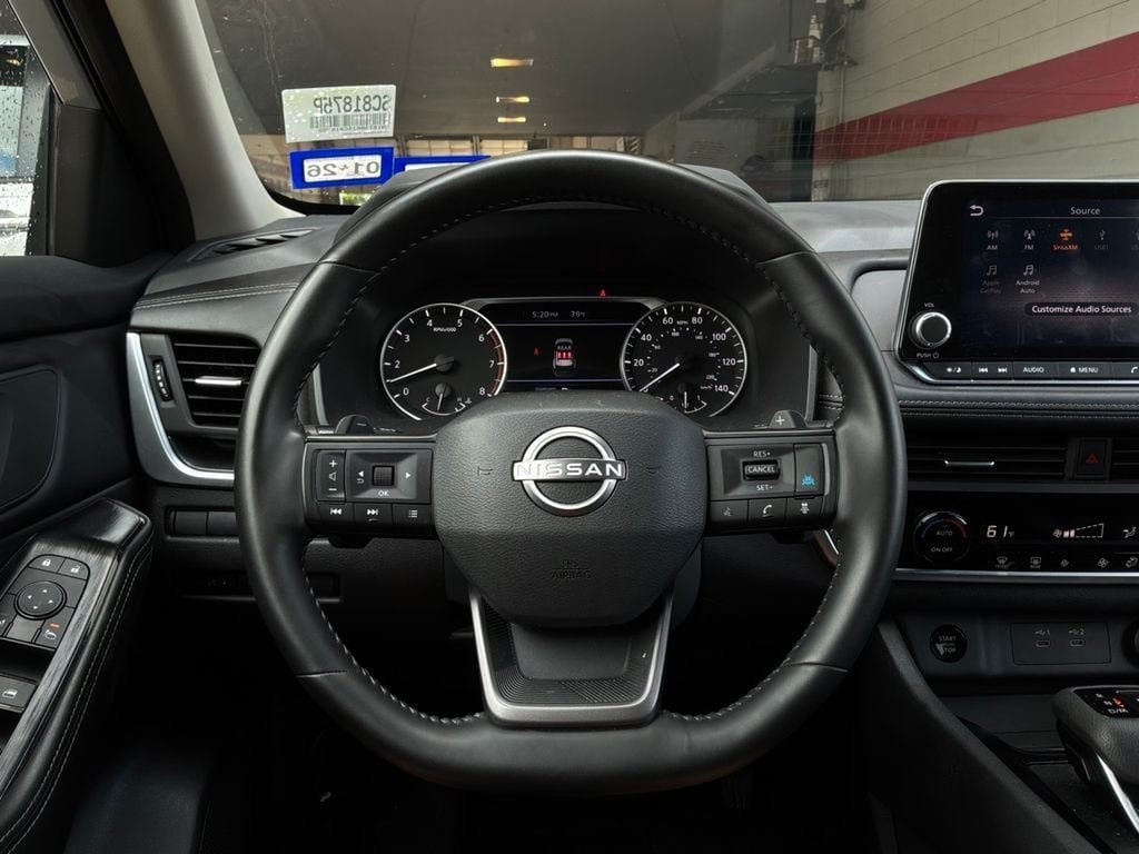 Used 2025 Nissan Rogue SV FWD image 30