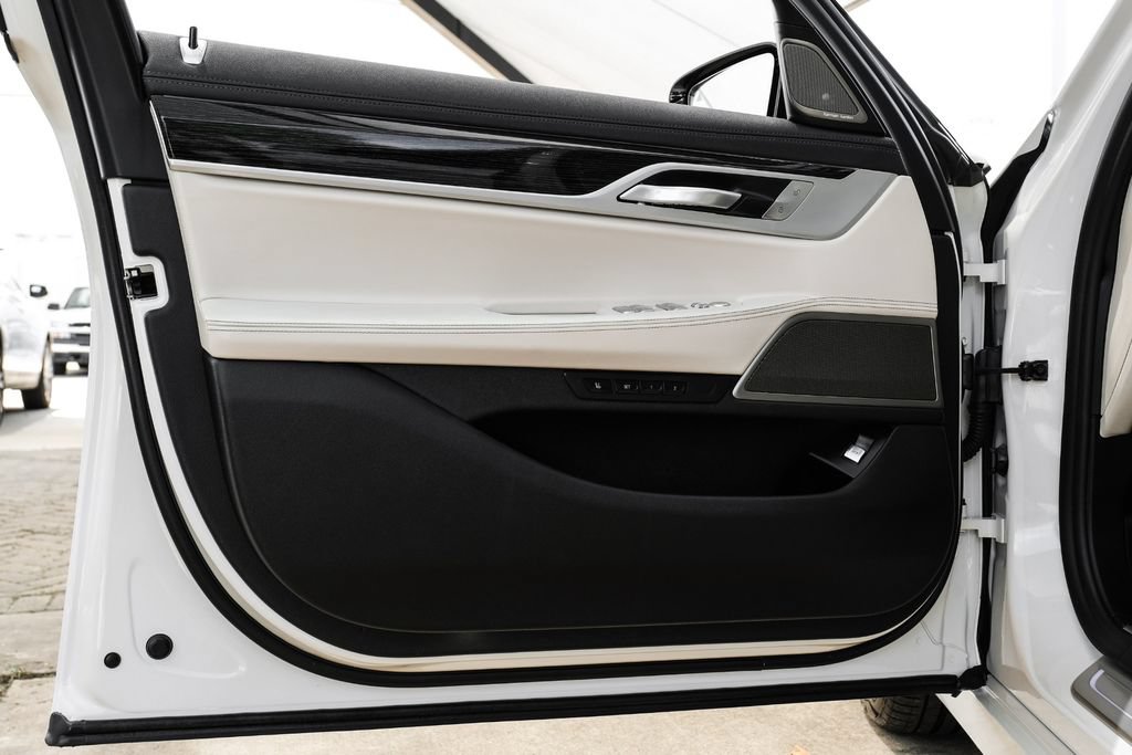 Used 2020 BMW 740i w/ Premium Package RWD image 53