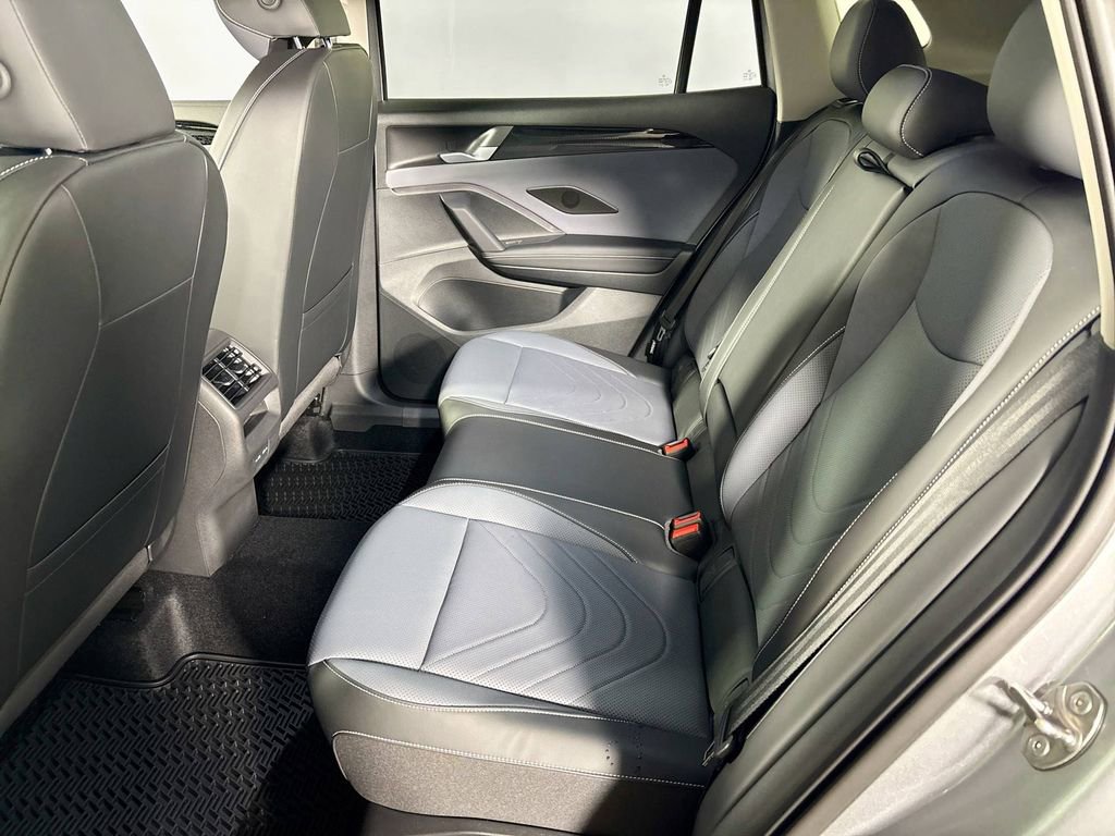 New 2025 Volkswagen Tiguan SE image 19