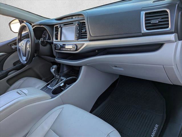 Used 2015 Toyota Highlander XLE image 25