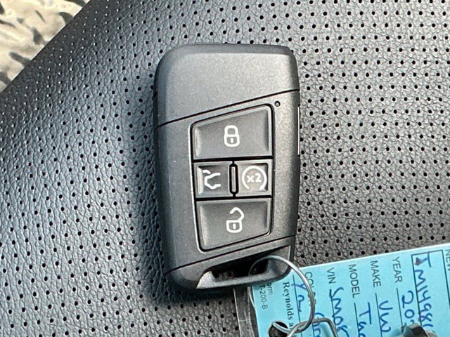 Certified 2025 Volkswagen Taos SEL AWD/4WD image 35