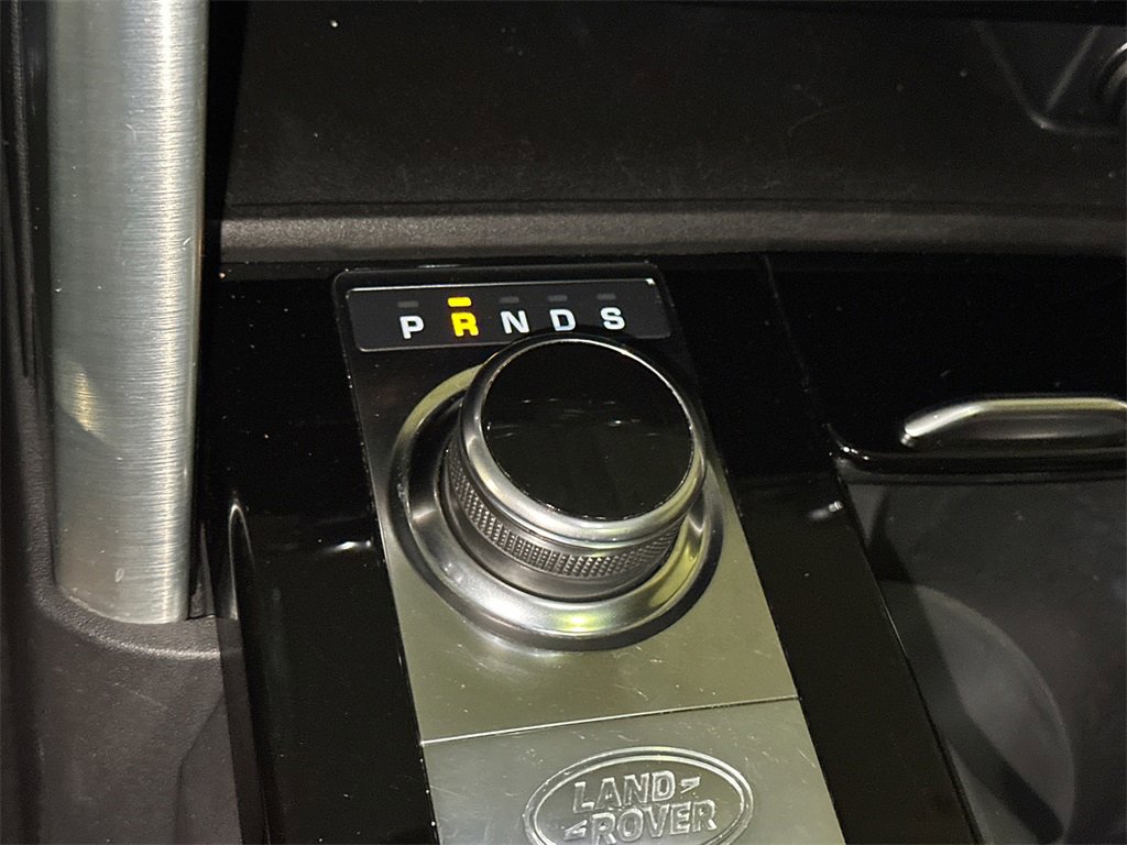 Used 2017 Land Rover Discovery HSE image 26
