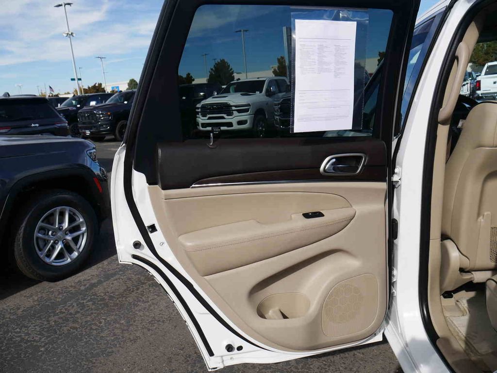 Used 2017 Jeep Grand Cherokee Overland w/ Jeep Active Safety Group image 14