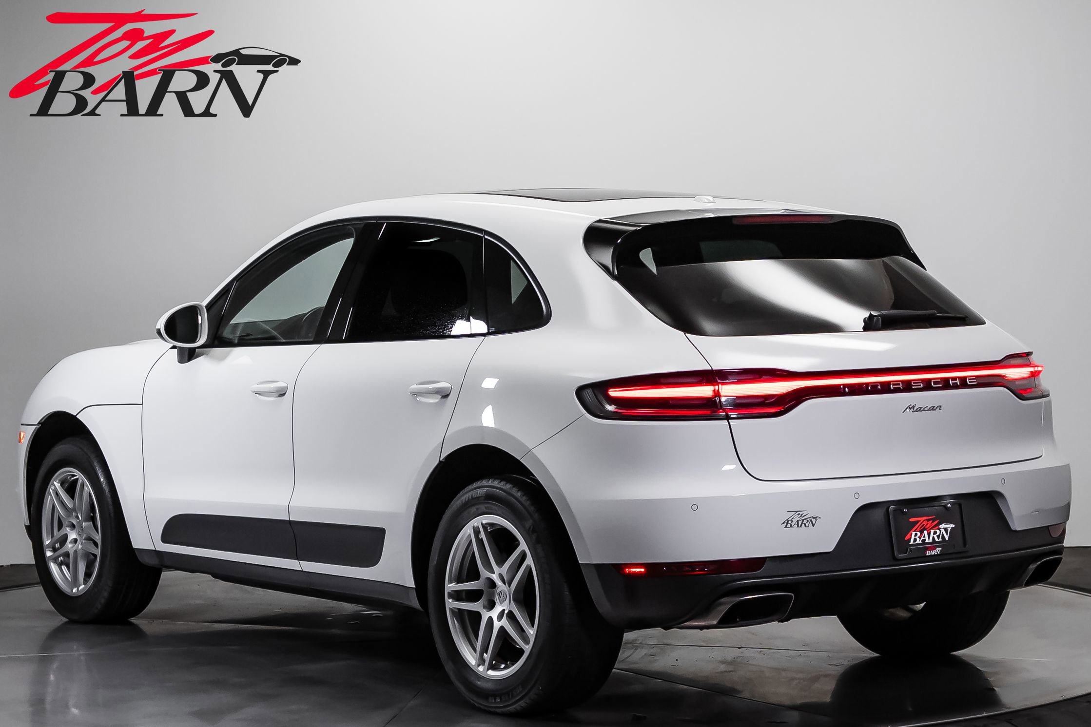Used 2021 Porsche Macan AWD/4WD image 3