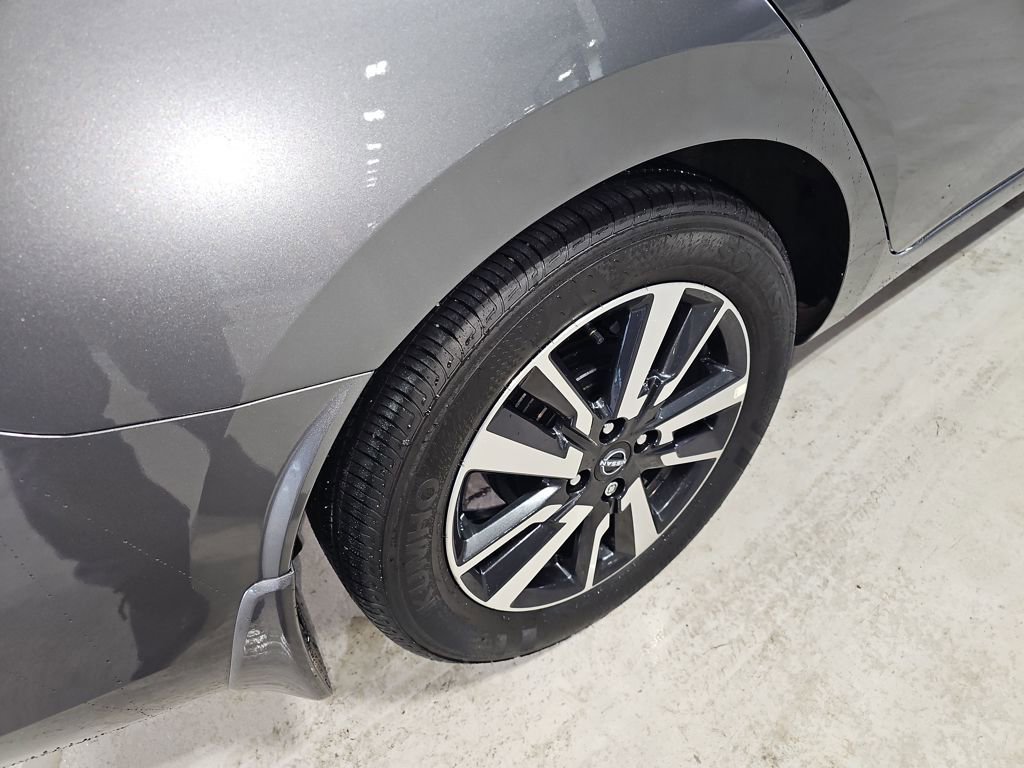 Used 2025 Nissan Versa SV w/ Trunk Package image 13