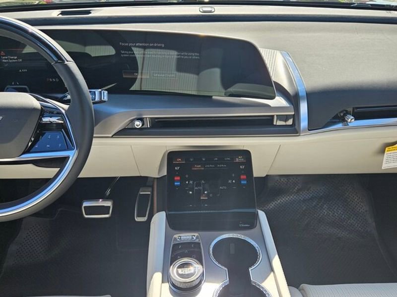 New 2026 Cadillac Vistiq Luxury image 17