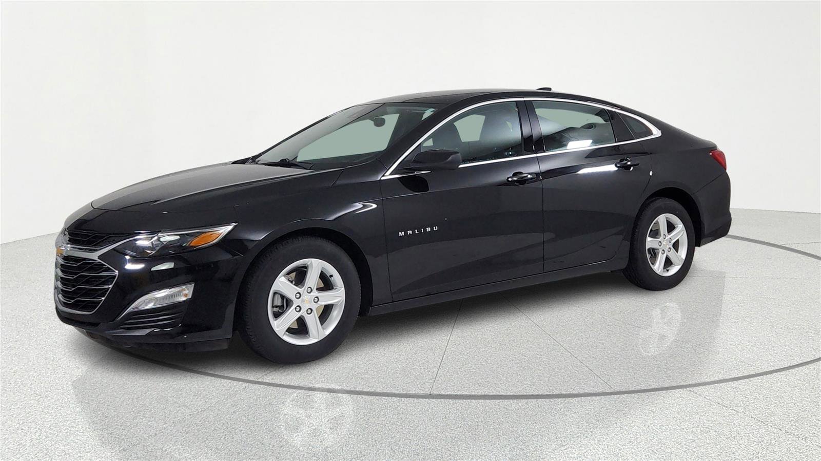 Used 2024 Chevrolet Malibu LS image 2