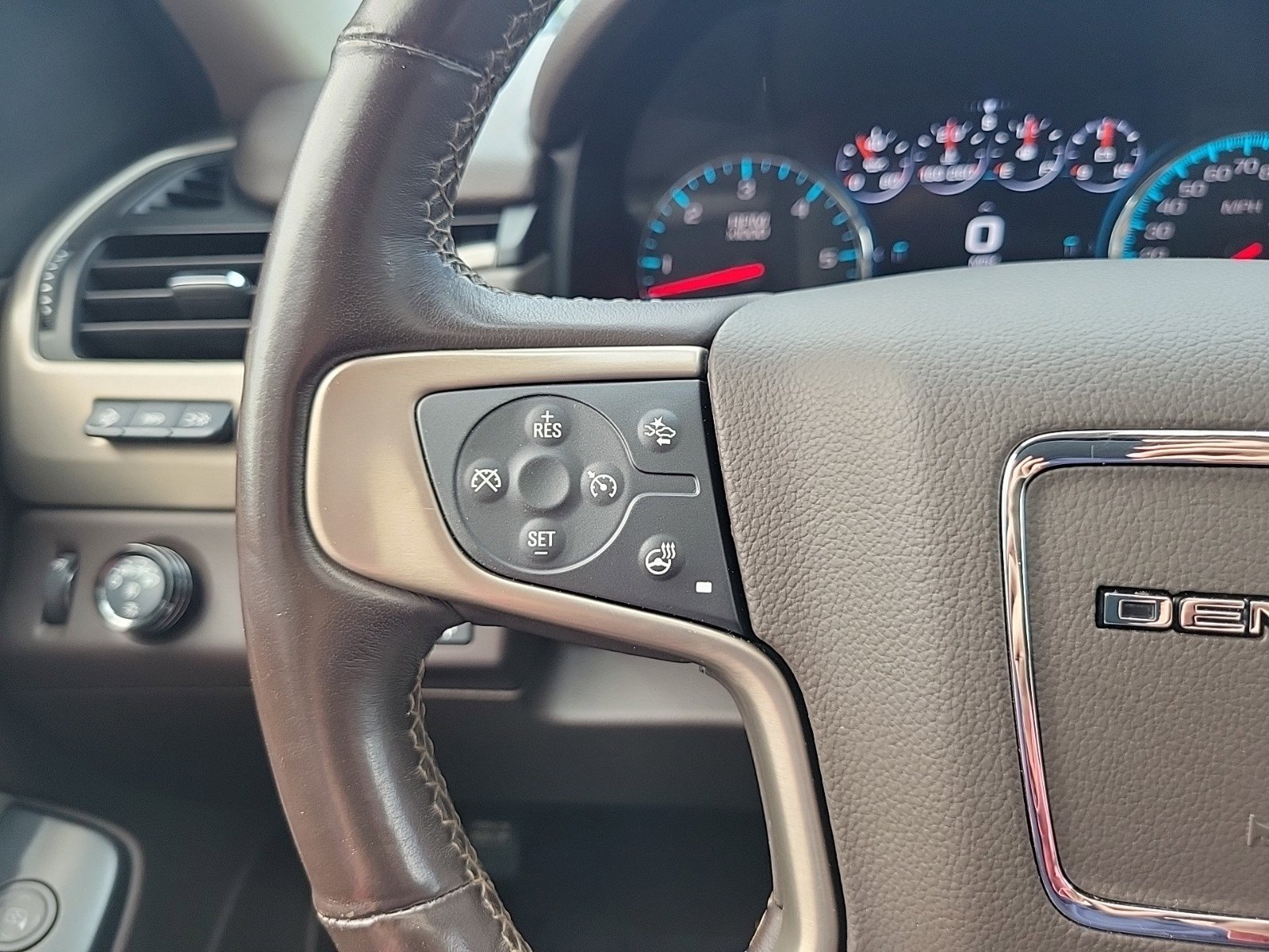 Used 2019 GMC Yukon Denali w/ Denali Ultimate Package image 23