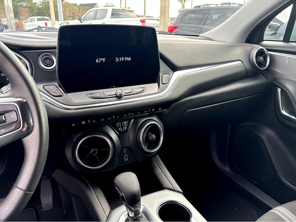 Certified 2025 Chevrolet Blazer LT FWD image 11