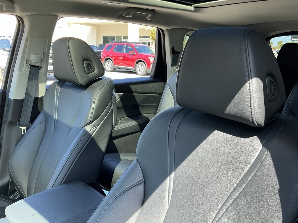 Used 2025 Acura MDX FWD image 23