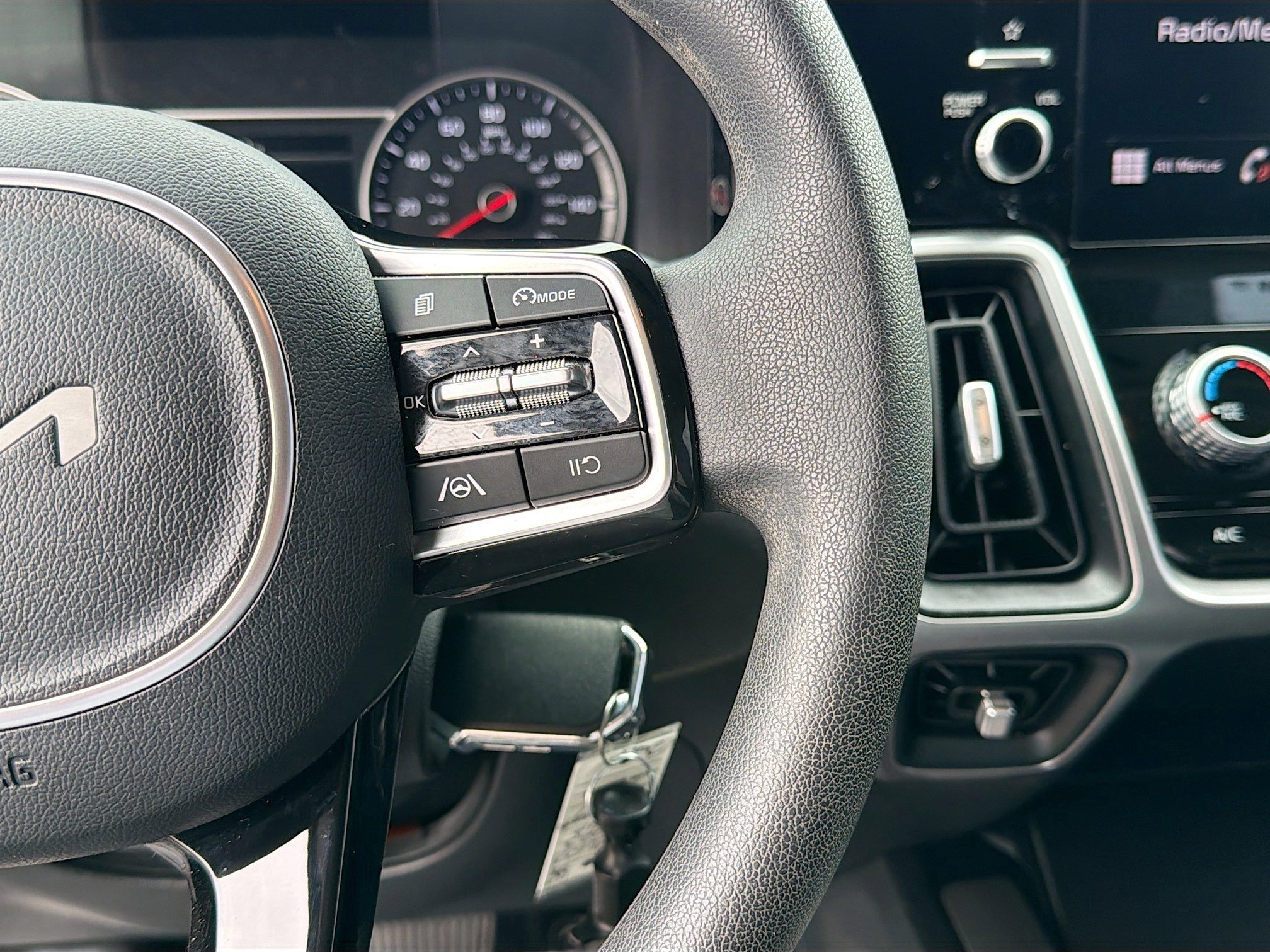 Used 2023 Kia Sorento LX image 36