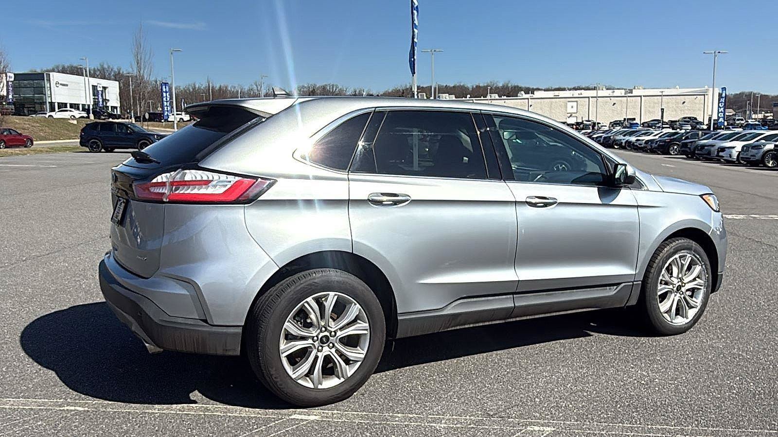 Used 2024 Ford Edge Titanium AWD/4WD image 5