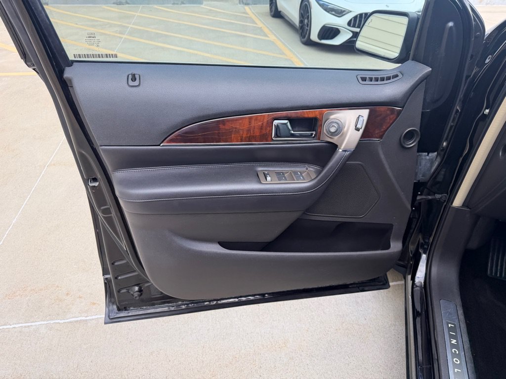 Used 2012 Lincoln MKX FWD image 10