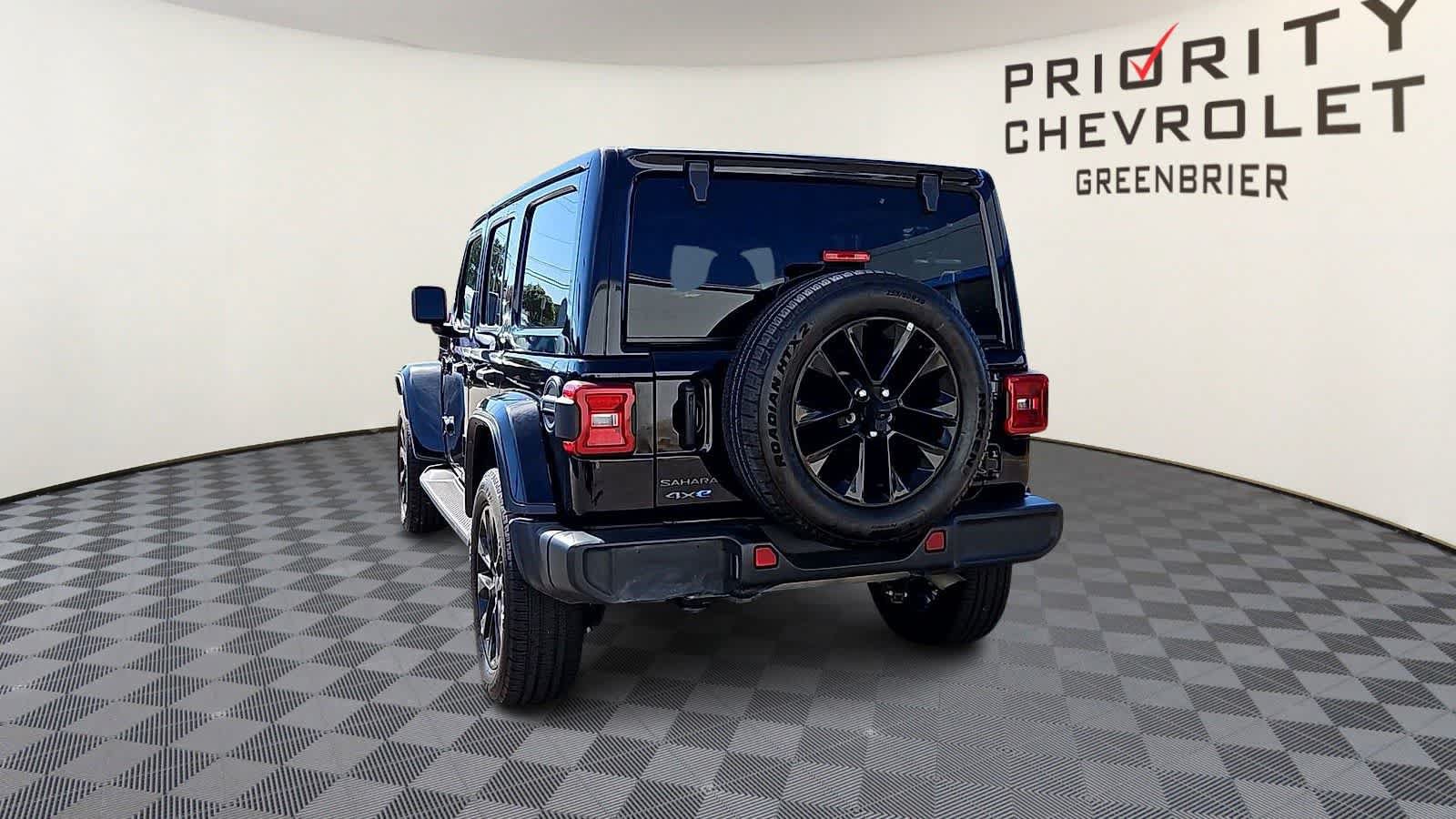 Used 2025 Jeep Wrangler Unlimited Sahara AWD/4WD image 7